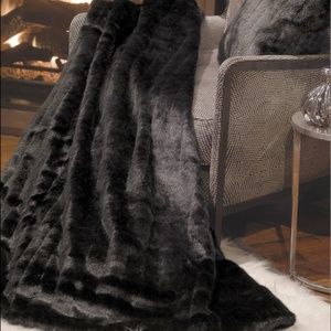 Fabulous-Furs Donna Salyers Couture Mink Fur Throw Blanket. 60x72. NWOT